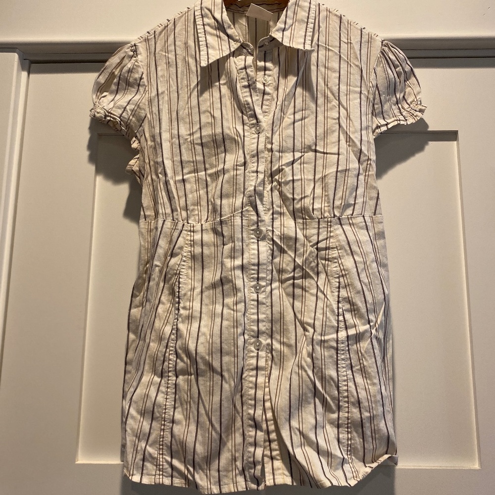 Maternity blouse with capped sleeves and back tie, great for work Size M